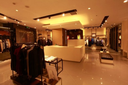 心吻女装店铺展示