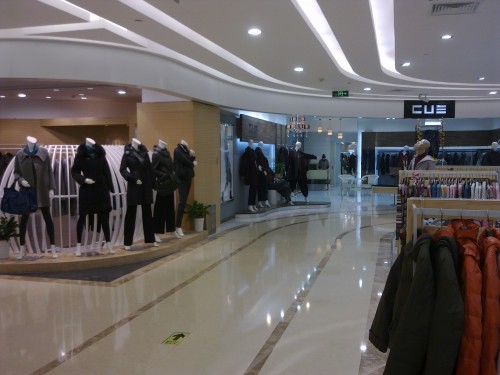 MOING女装店铺展示