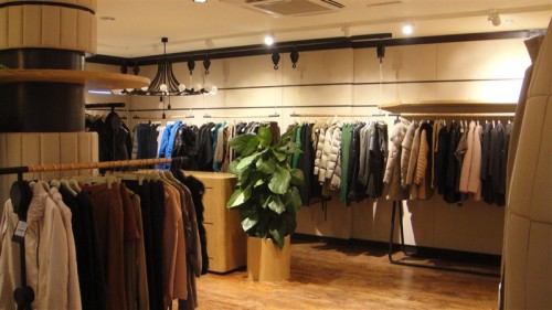 MOING女装店铺展示