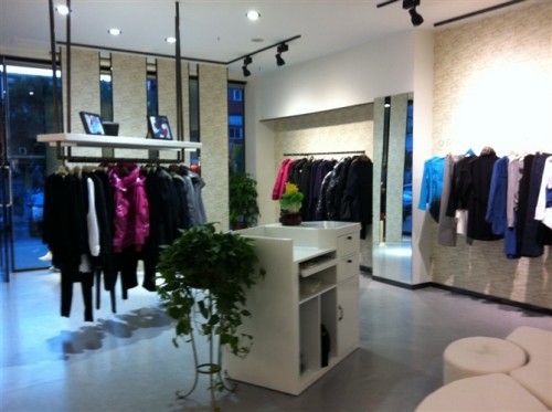 MOING女装店铺展示