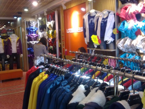 龙子印休闲装店铺展示