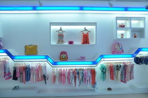 卡啦斑尼童装店铺展示