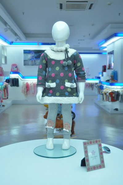 卡啦斑尼童装店铺展示