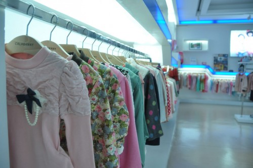 卡啦斑尼童装店铺展示