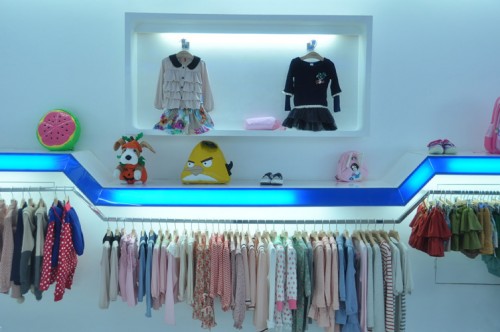卡啦斑尼童装店铺展示