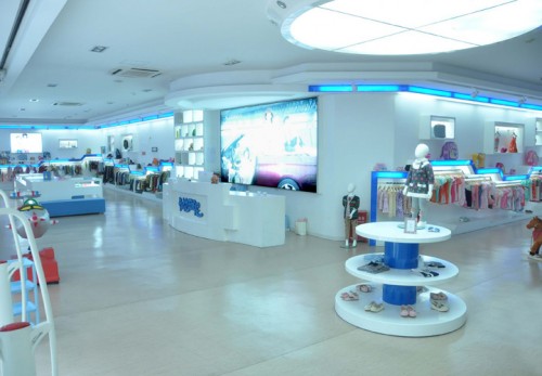 卡啦斑尼童装店铺展示