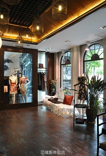 恋维斯女装店铺形象