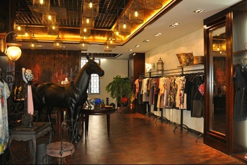 恋维斯女装店铺形象