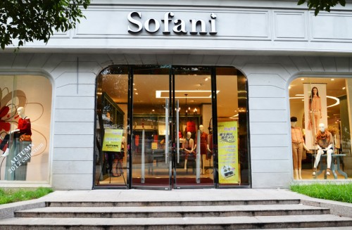 雪凡妮女装店铺展示