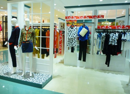 雪凡妮女装店铺展示