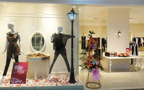 缘尚儿女装店铺展示