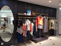 上海西歌实业有限公司 摩凡服饰店铺