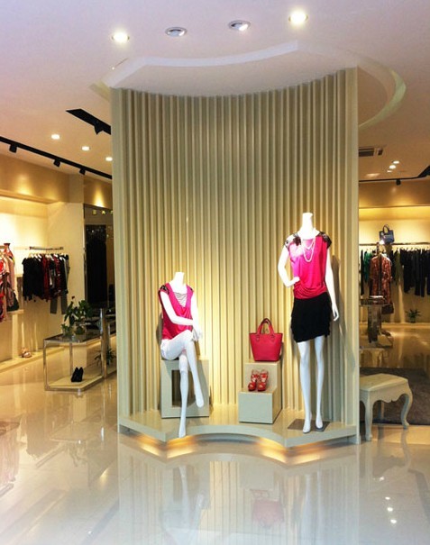 迪奈尔女装店铺展示