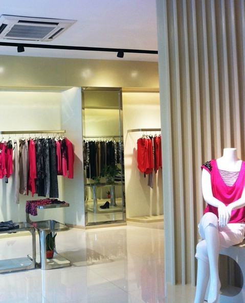 迪奈尔女装店铺展示