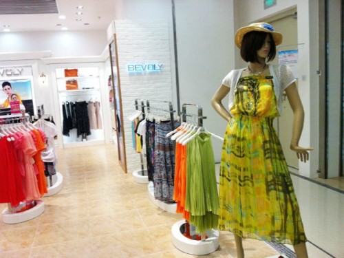 蓓芙莉女装店铺展示