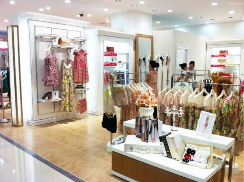 蓓芙莉女装店铺展示