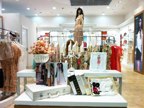 蓓芙莉女装店铺展示