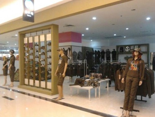 绿酷休闲装店铺展示