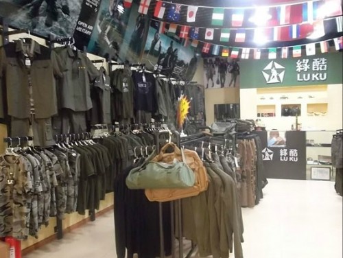 绿酷休闲装店铺展示