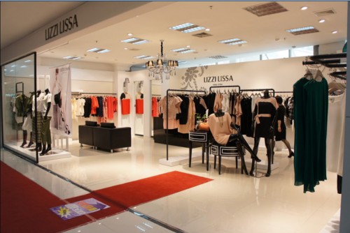 丽兹丽尚女装店铺展示