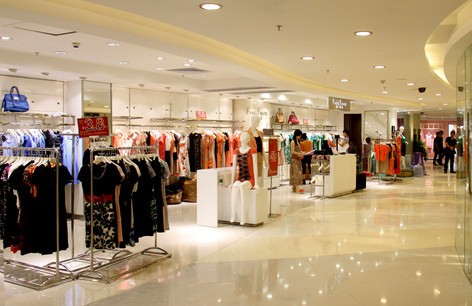 芳菲儿女装店铺展示