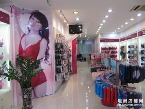 云姿雅内衣店铺展示