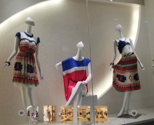 依然浪漫女装店铺展示