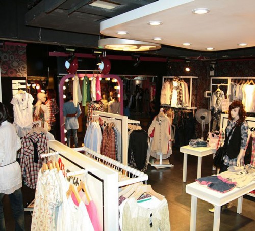 纯十三妹女装店铺展示
