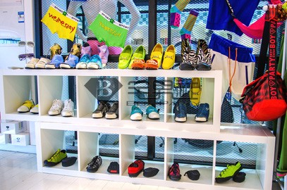 宅男社内衣店铺展示