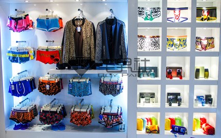 宅男社内衣店铺展示