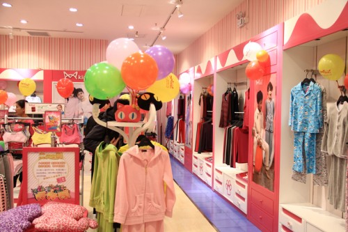 猫人儿童童装店铺形象