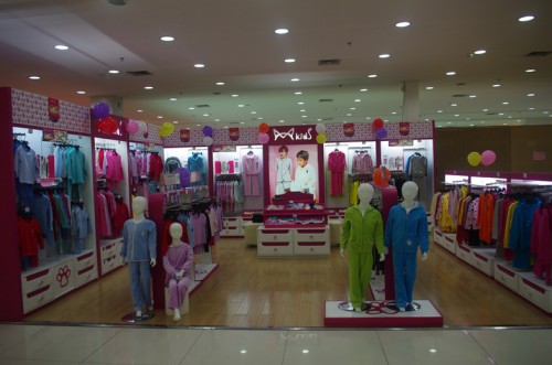 猫人儿童童装店铺形象