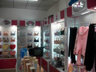 于娜莎内衣店铺展示