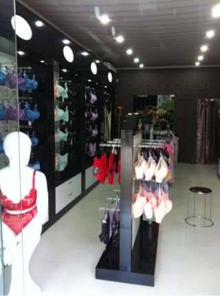 卓慕内衣店铺形象