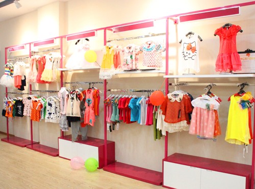 小伙伴童装店铺展示