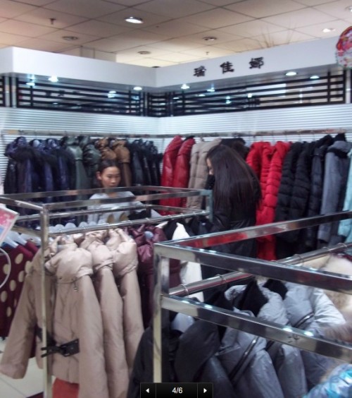 瑞佳娜羽绒服店铺展示