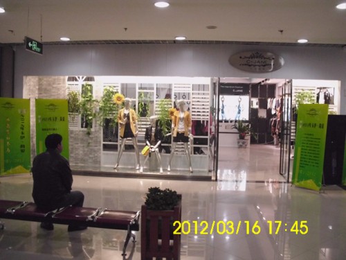 卡伊简爱女装店铺展示