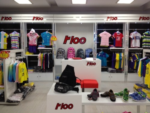 r100童装店铺展示