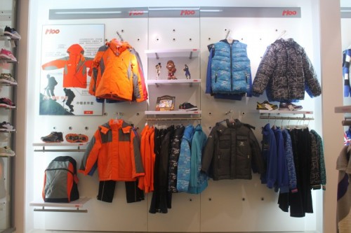 r100童装店铺形象