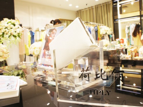 荷比俪女装店铺展示