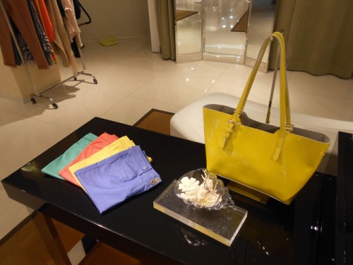 荷比俪女装店铺形象