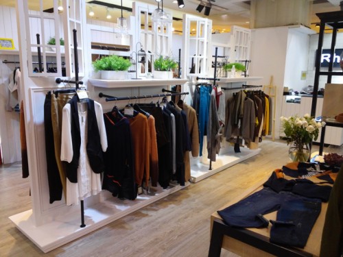 芮玛女装店铺展示