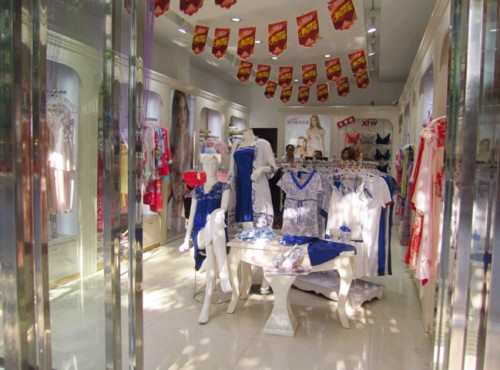 新凤舞内衣店铺展示