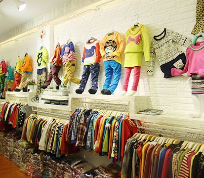 韩红宇童装店铺展示