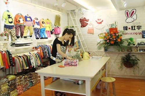 韩红宇童装店铺展示