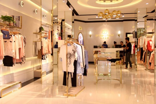 西纳维思女装店铺展示