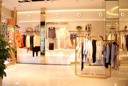 西纳维思女装店铺展示