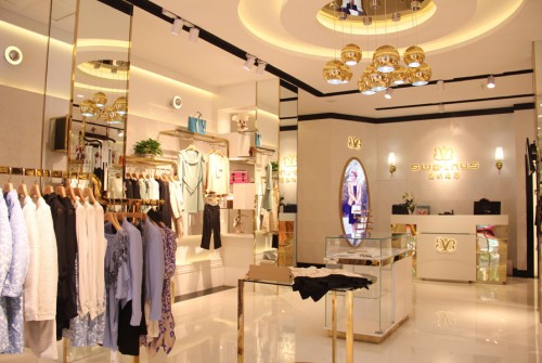 西纳维思女装店铺展示