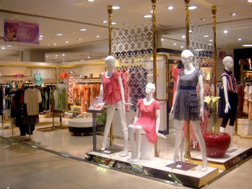 西纳维思女装店铺展示