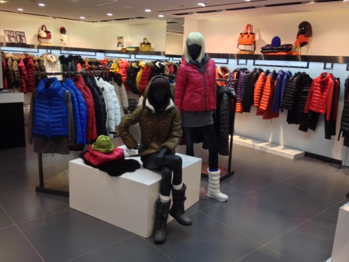 森依霖羽绒服店铺展示